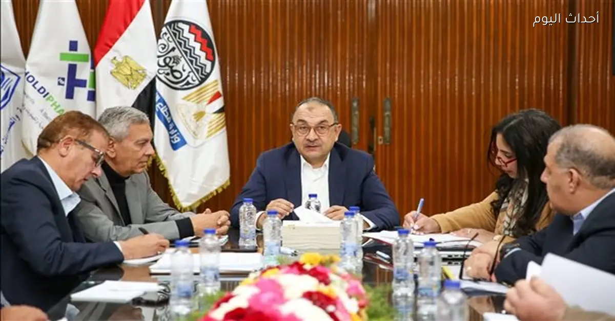 شيمي يستعرض مؤشرات الأداء في اجتماعات مع رؤساء الشركات التابعة للوزارة