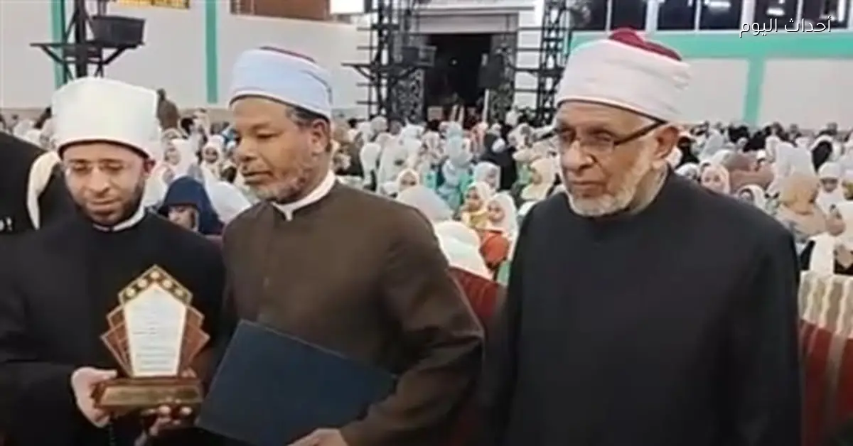 عامل بالأوقاف في الأقصر يحصل على الماجستير بجهود فردية