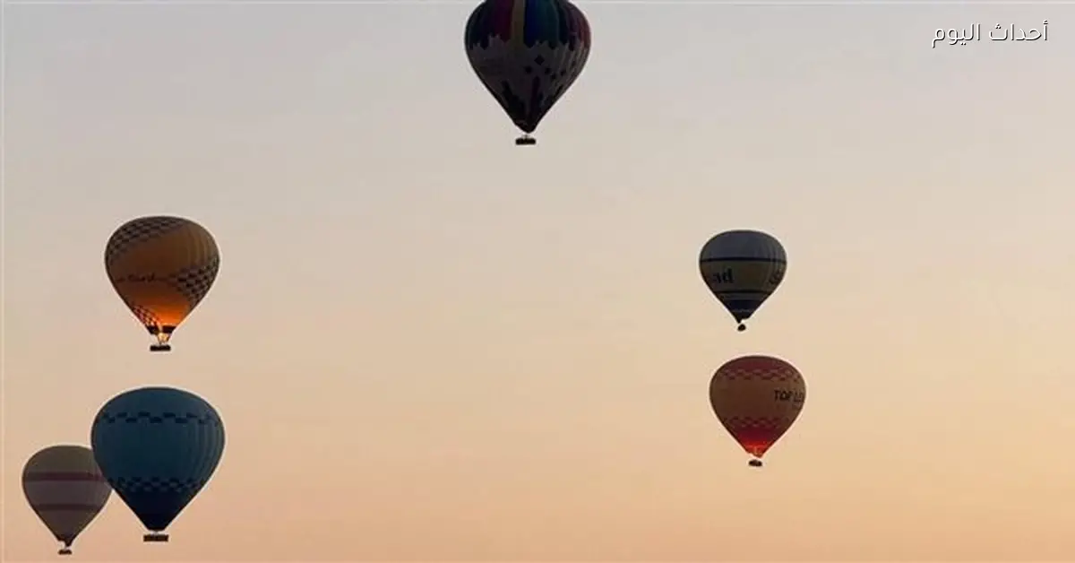 65 رحلة بالون طائر تحمل 1350 سائحًا فوق سماء الأقصر