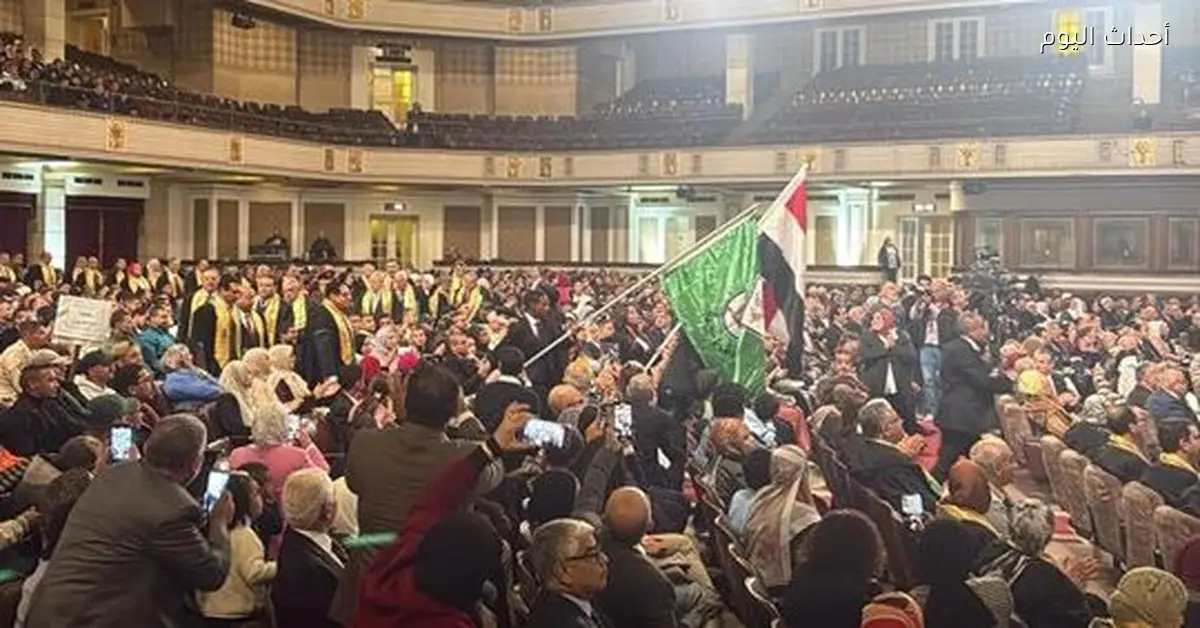 جامعة القاهرة تحتفل بعيد العلم العشرين بحضور الوزراء في قاعة الاحتفالات الكبرى