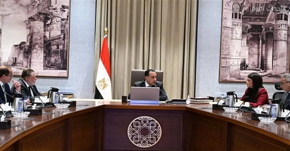 خفض الدين العام والخارجي أولوية للحكومة وفقاً لرئيس الوزراء