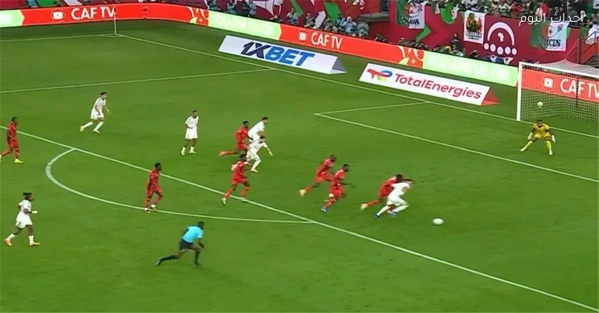 رياض محرز يسجل الهدف الثاني للجزائر في شباك السودان بمهارة رائعة