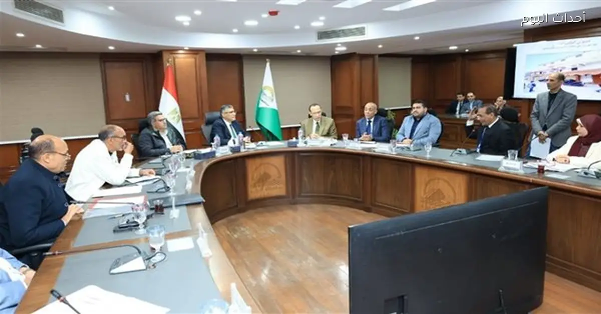 محافظ الجيزة يناقش شكاوى المواطنين في اللقاء الأسبوعي