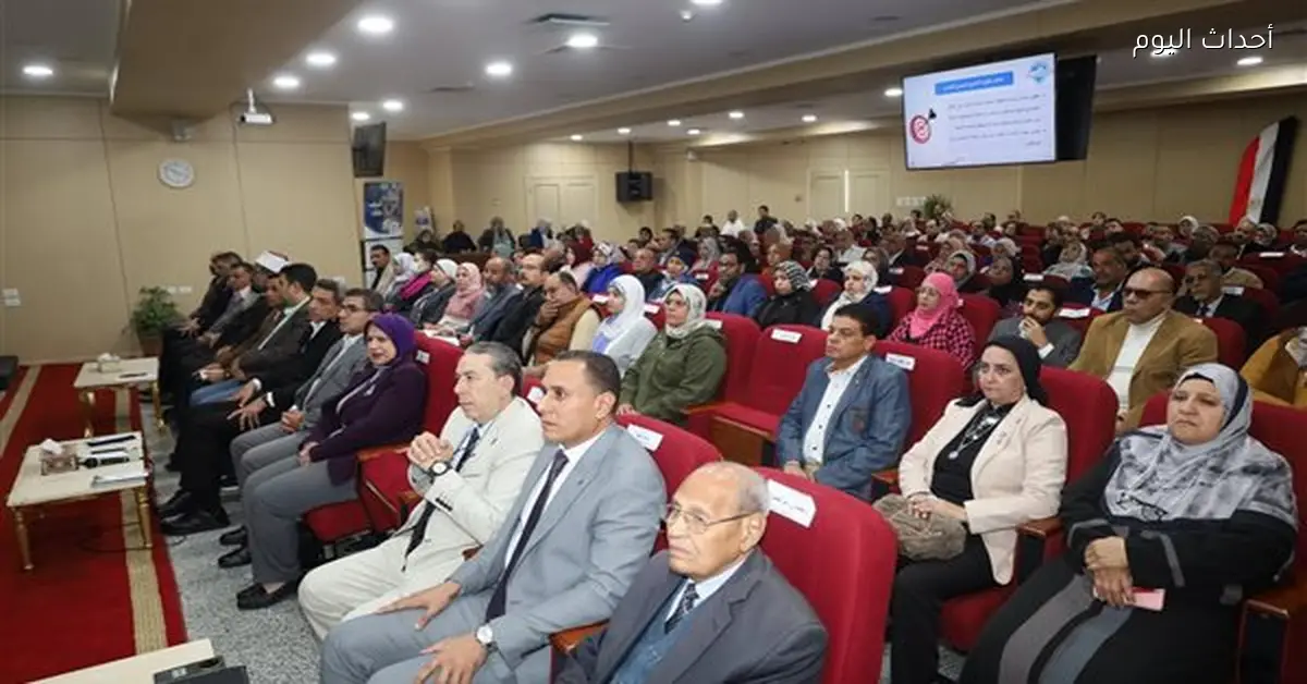 محافظ السويس يراقب جودة الخدمات الصحية ويعزز التواصل مع المواطنين