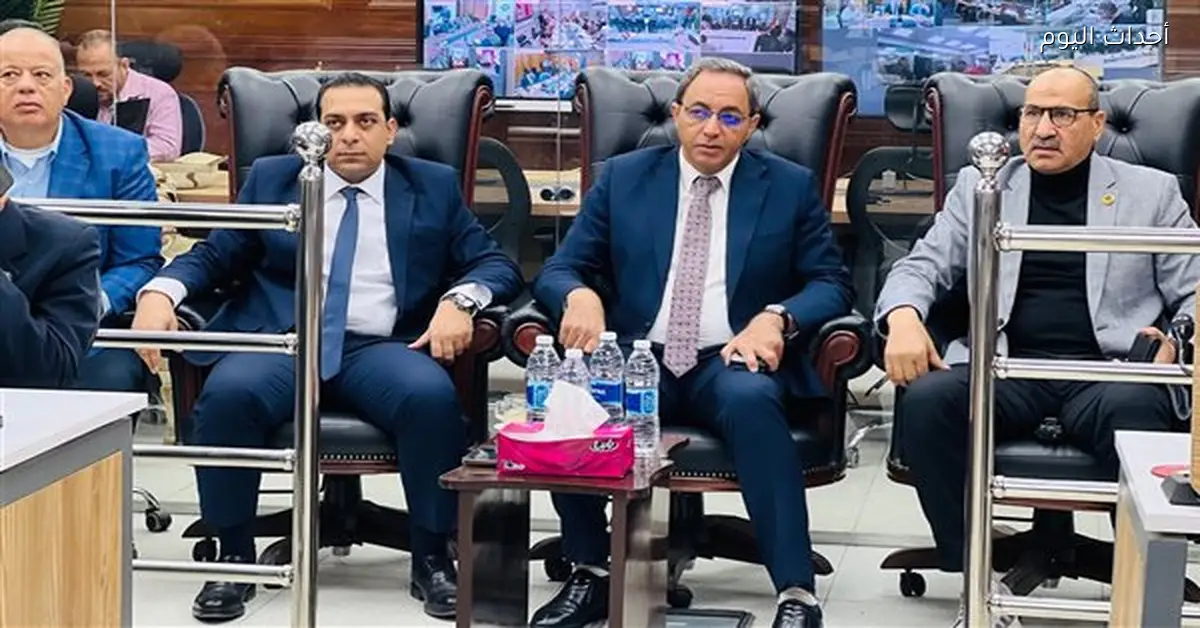 محافظ قنا يراقب فتح اللجان الانتخابية في جولة الإعادة