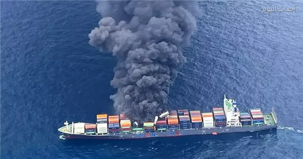 مقتل 3 أشخاص في هجوم أوكراني على سفينة شحن روسية واندلاع حريق فيها