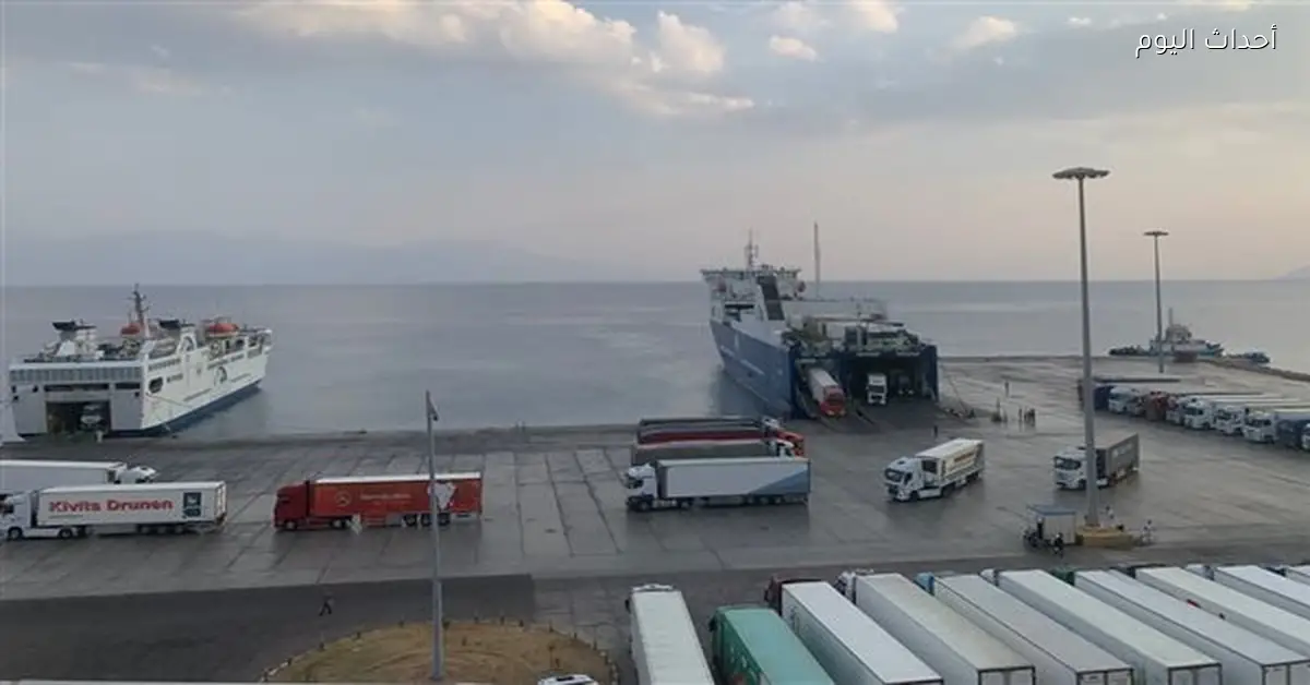 موانئ البحر الأحمر تستقبل 17 ألف طن و1020 شاحنة بضائع متنوعة