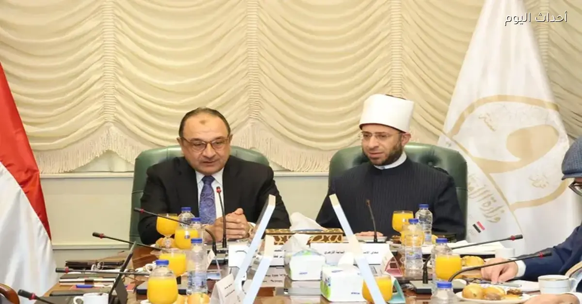 وزير الأوقاف يلتقي وزير قطاع الأعمال لبحث سبل التعاون المشترك