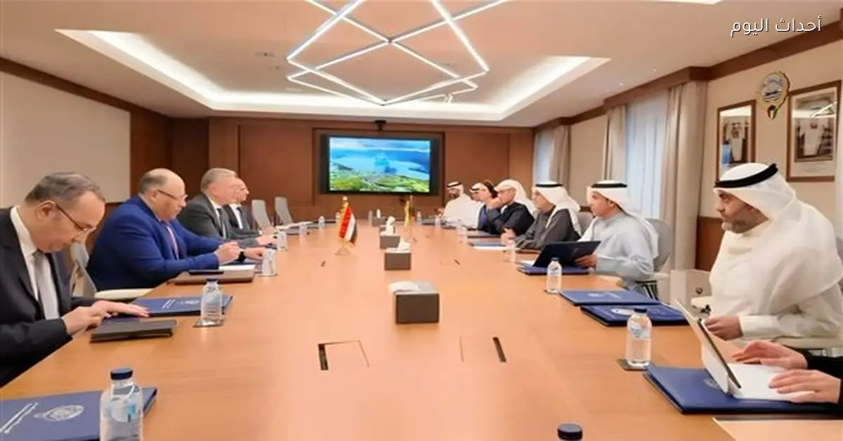 وزير البترول يناقش تعزيز التعاون مع نظيره الكويتي في الكهرباء والاستثمار