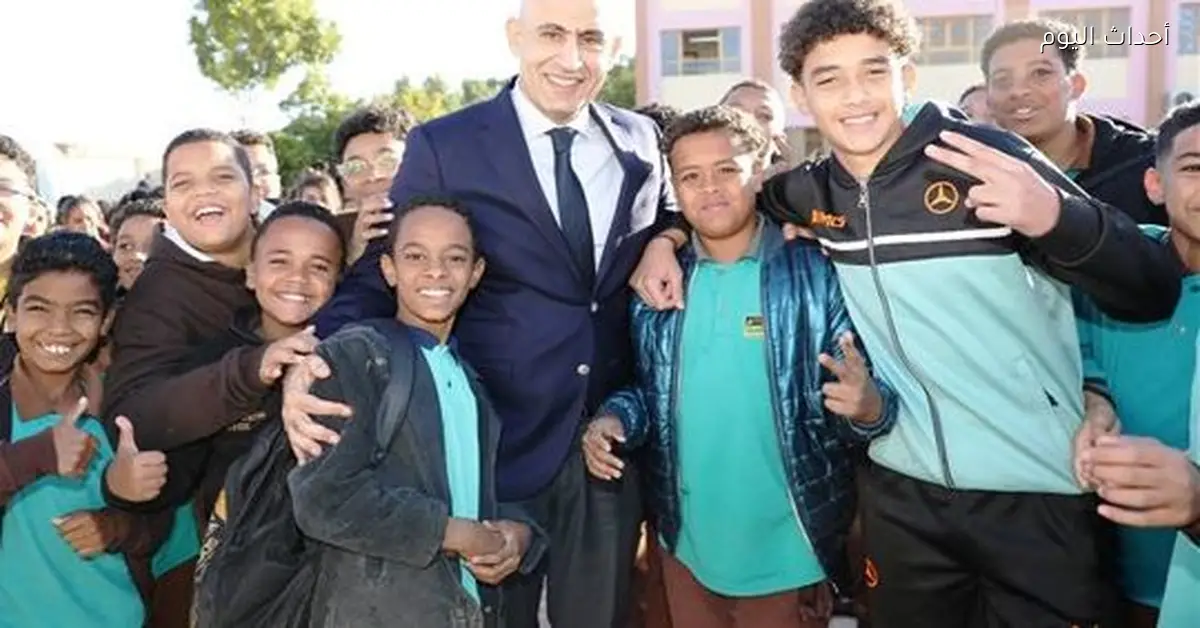وزير التعليم يثني على مستوى التعليم في مدرسة بأسوان