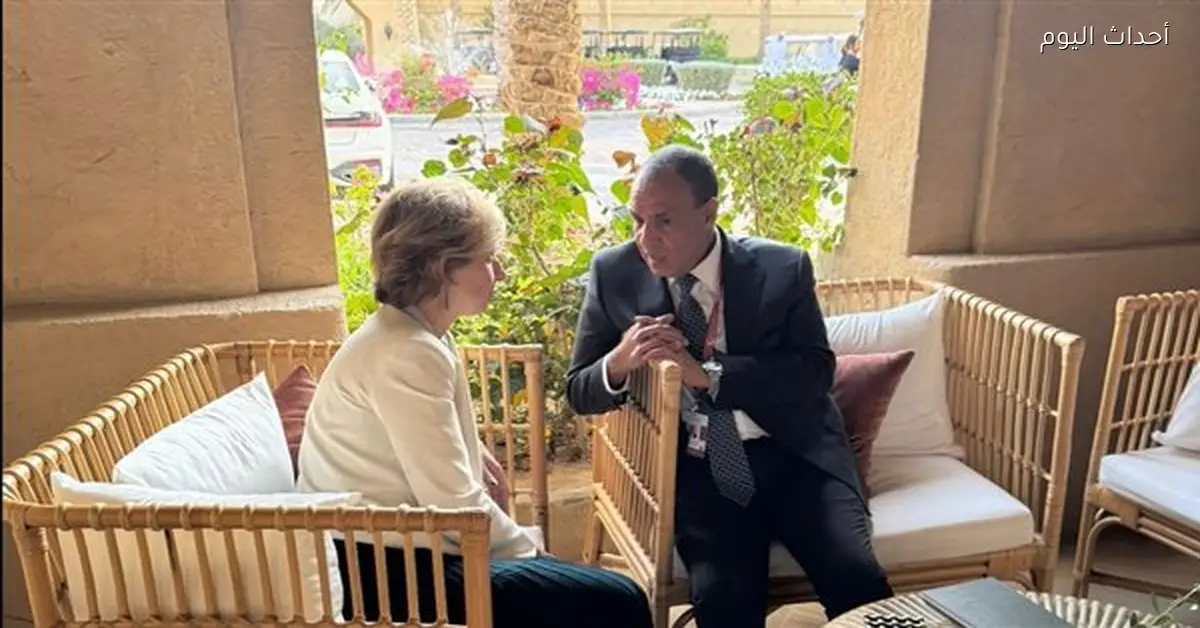 وزير الخارجية يلتقي مستشارة الرئيس الفرنسي خلال منتدى صير بني ياس