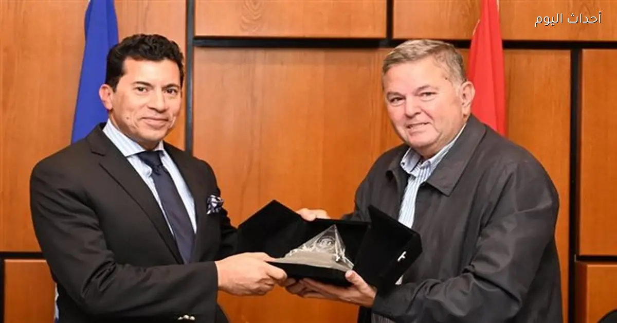 وزير الشباب والرياضة يزور نادي هليوبوليس ويهنئ مجلس الإدارة على النجاح