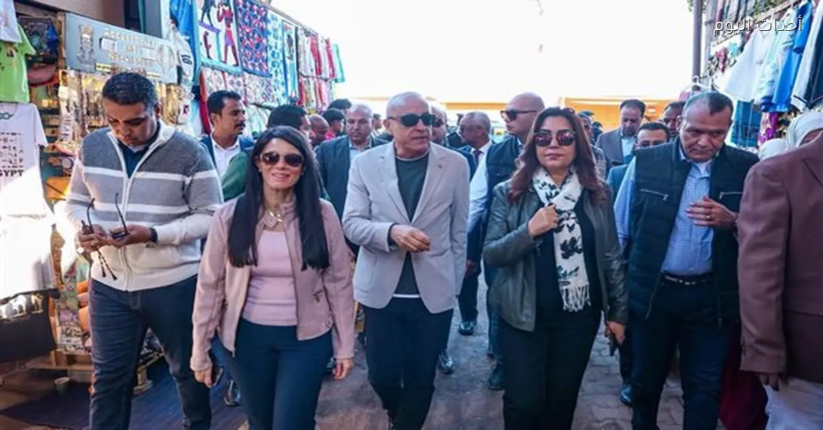 وزيرتا التنمية والتخطيط ومحافظ الأقصر يتفقدون كورنيش إسنا