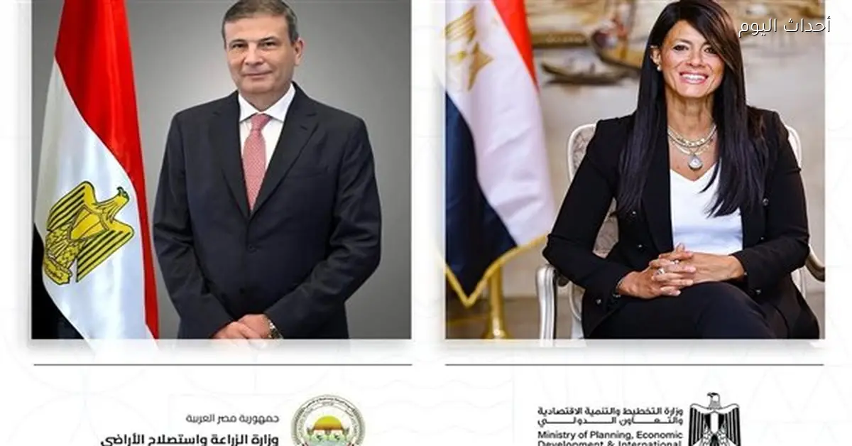 وزيرا الزراعة والتخطيط يتفقدان مشروع الاستثمارات الزراعية بأسوان