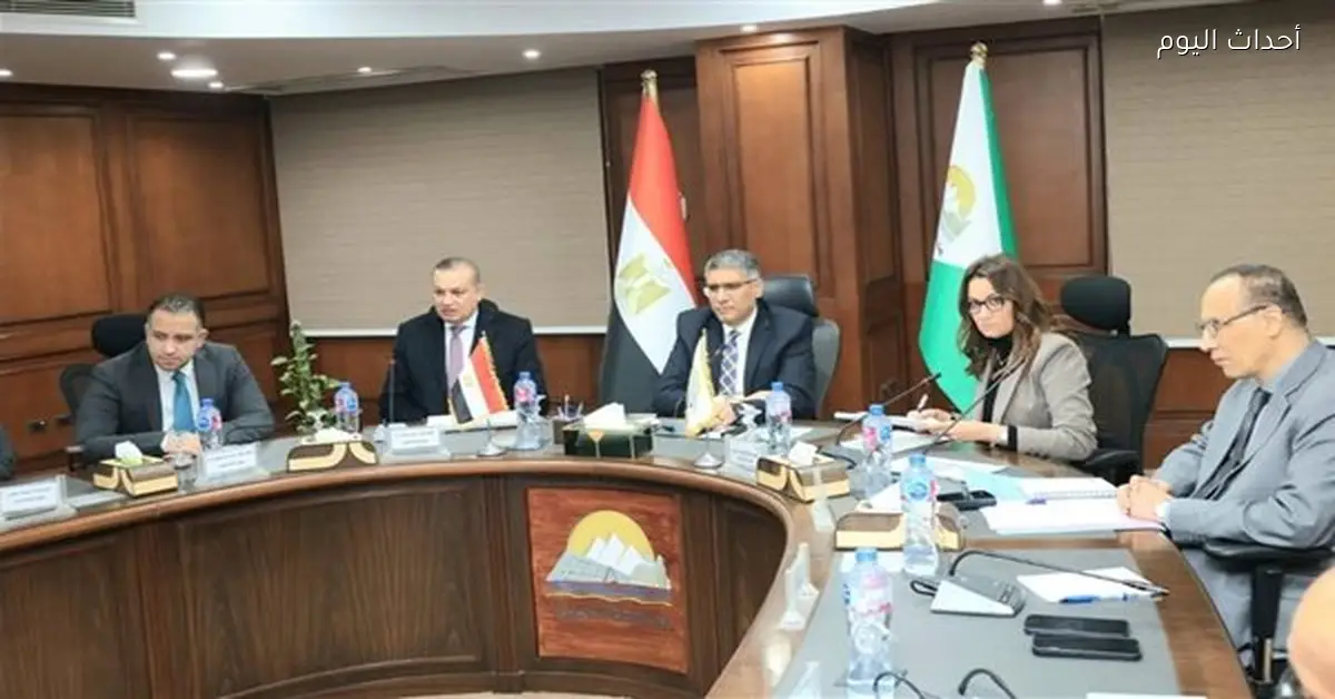 محافظ الجيزة يناقش إعادة تخطيط منطقة عزيز عزت