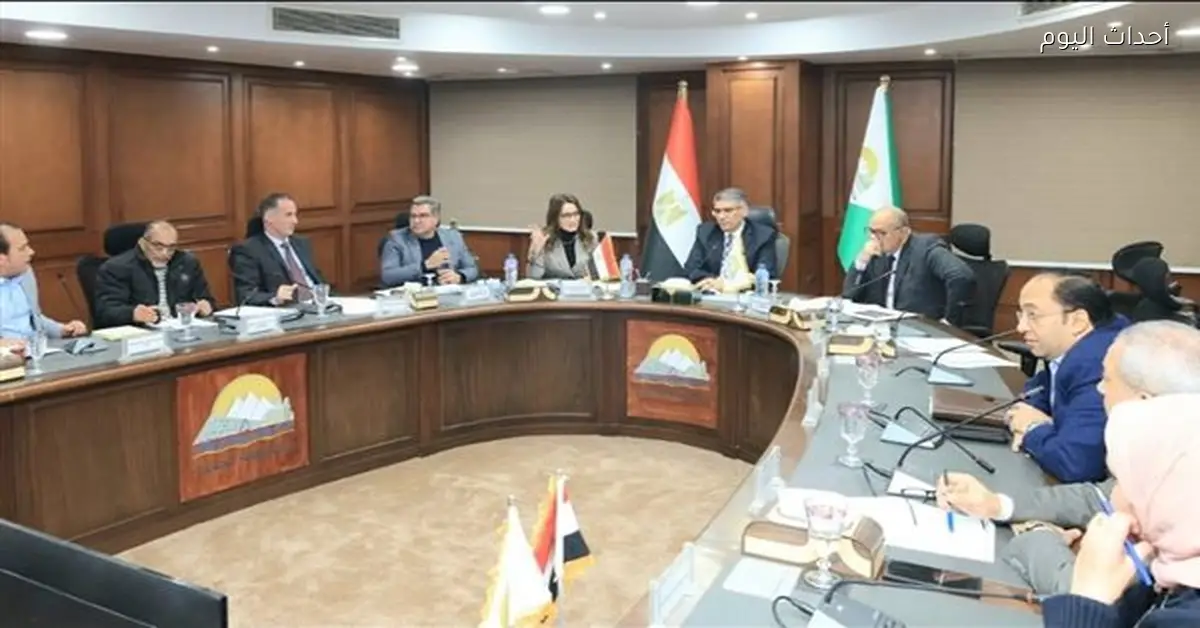 محافظ الجيزة يترأس اجتماعًا لدعم خريجي الشباب وفرص العمل