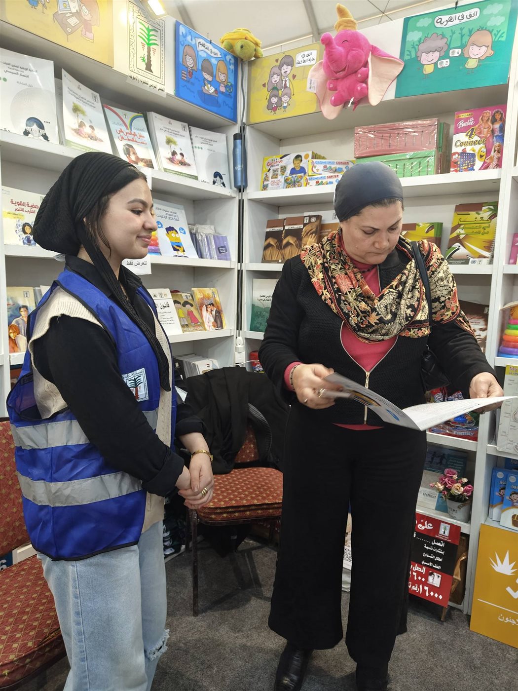 جانب من زيارة رئيسة القومي للطفولة والأمومة للمعرض 