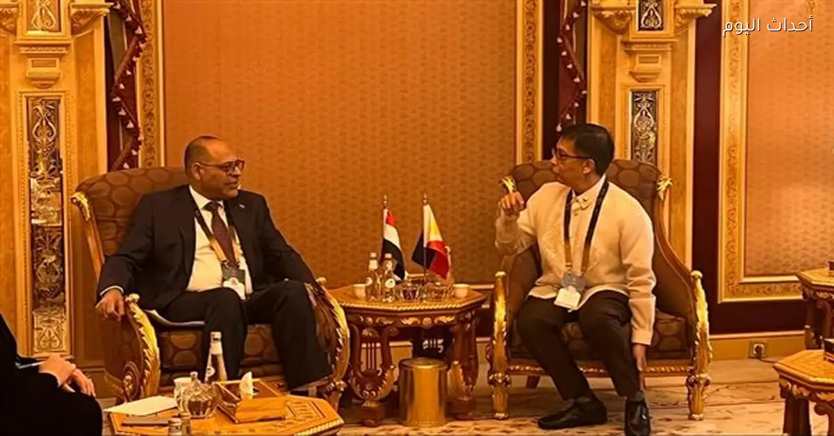 وزير العمل يناقش تنظيم أوضاع العمالة مع الفلبين