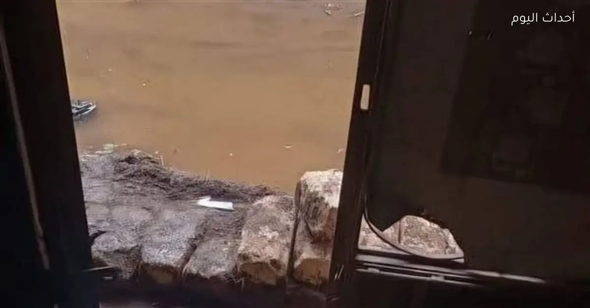 أهالي النعامنة بمنيا القمح يطالبون رئيس الوزراء بإنقاذ منازلهم من الغرق