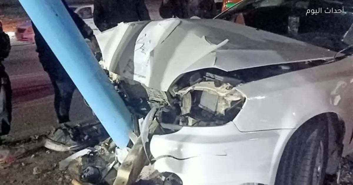إصابة شخص في تصادم سيارة بعامود إنارة في السويس