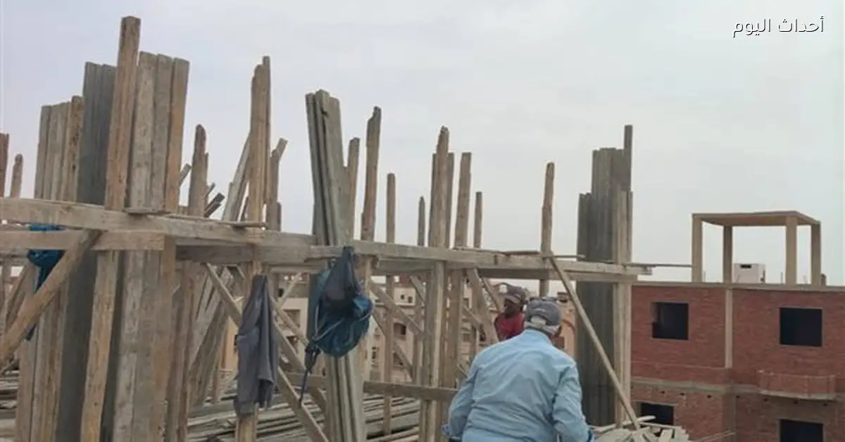 إيقاف وإزالة بناء مخالف في المهد بمدينة السلام بالسويس