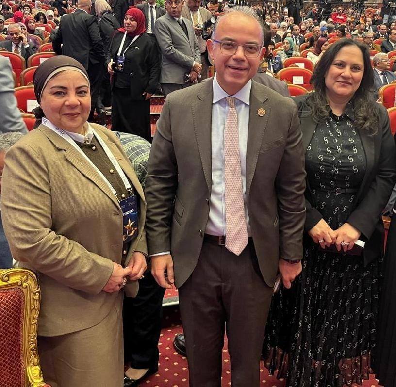 جانب من تسليم الجائزة 