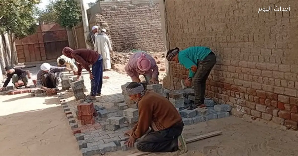 تركيب بلاط إنترلوك بشارع المقابر في منفلوط لتحسين حركة المرور