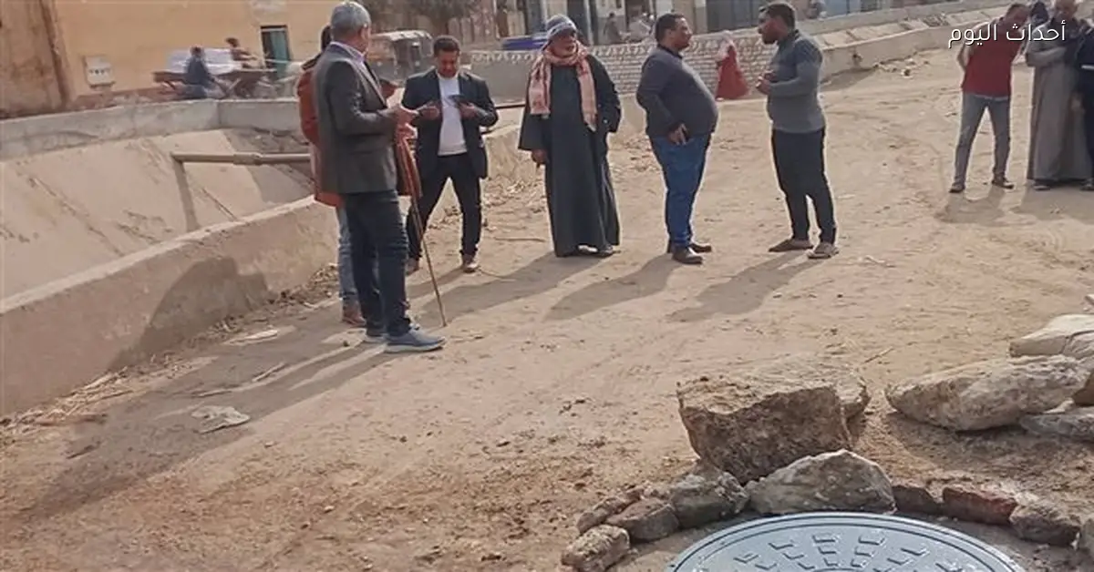 تغطية آبار الصرف الصحي في فرشوط بعد وفاة طفل