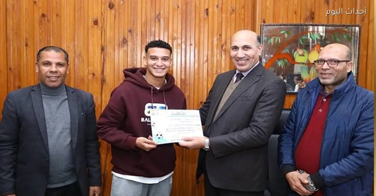 تكريم رئيس جامعة الزقازيق لمنتخب كرة القدم الفائز ببطولة الجيش