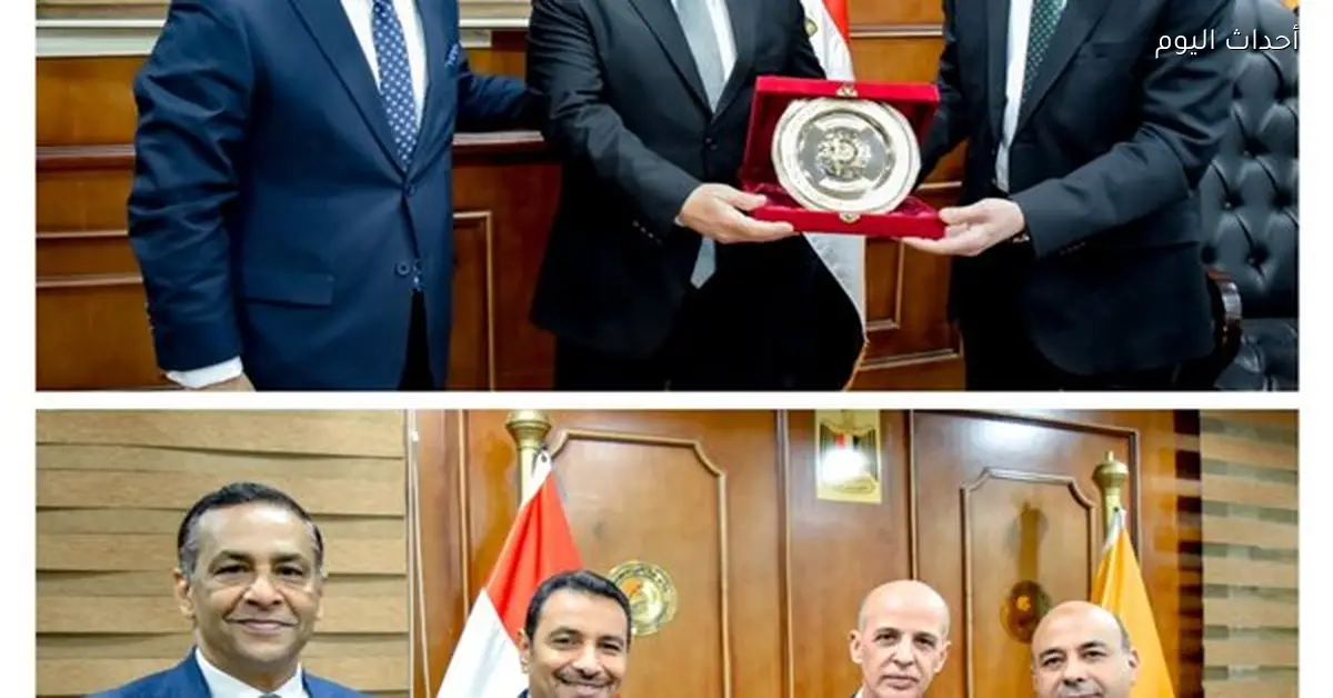 تكريم عمداء كليات الفنون التطبيقية والسياسة والاقتصاد بجامعة بني سويف