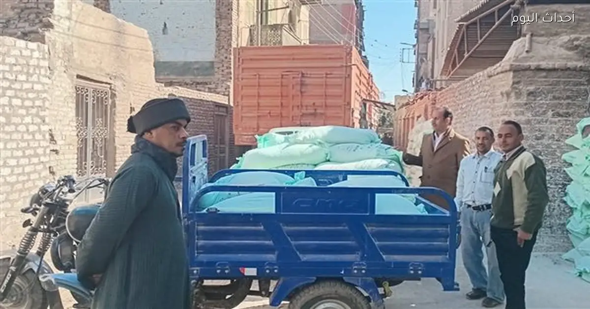 تموين قنا يضبط ٥٦ مخالفة تشمل علف دواجن وسجائر مجهولة