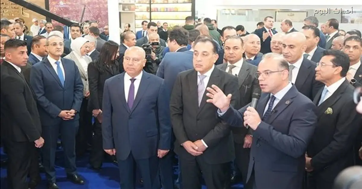 رئيس الوزراء يزور جناح هيئة الرقابة المالية في معرض الكتاب