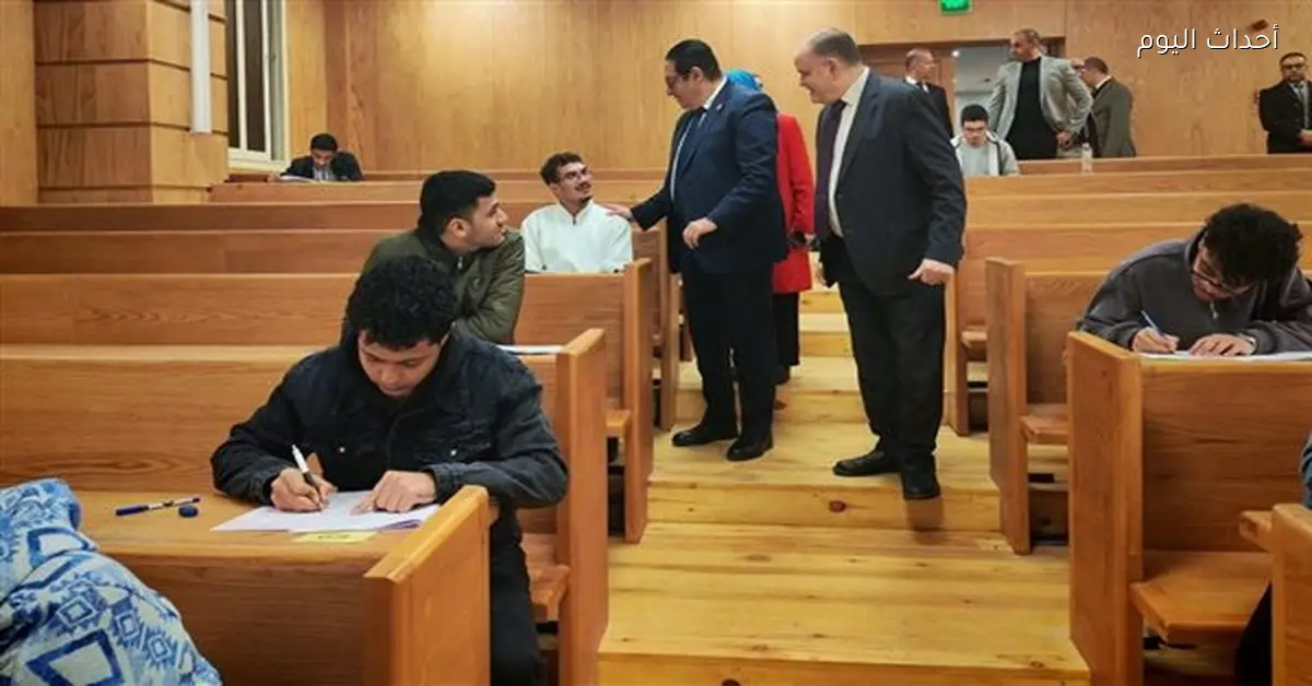 رئيس جامعة القاهرة يزور امتحانات الفصل الدراسي الأول الختامية