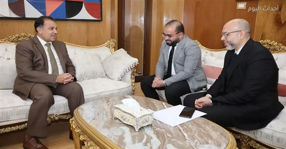 رئيس جامعة قنا يتابع تطبيقات الحوكمة والتحول الرقمي