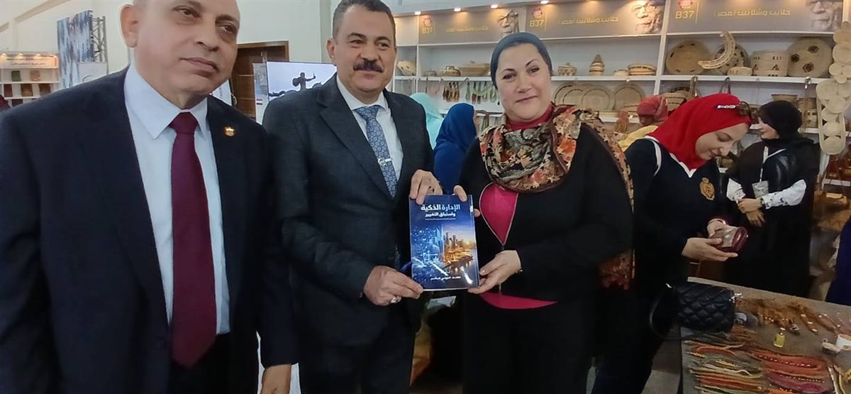 جانب من زيارة رئيسة القومي للطفولة والأمومة للمعرض 