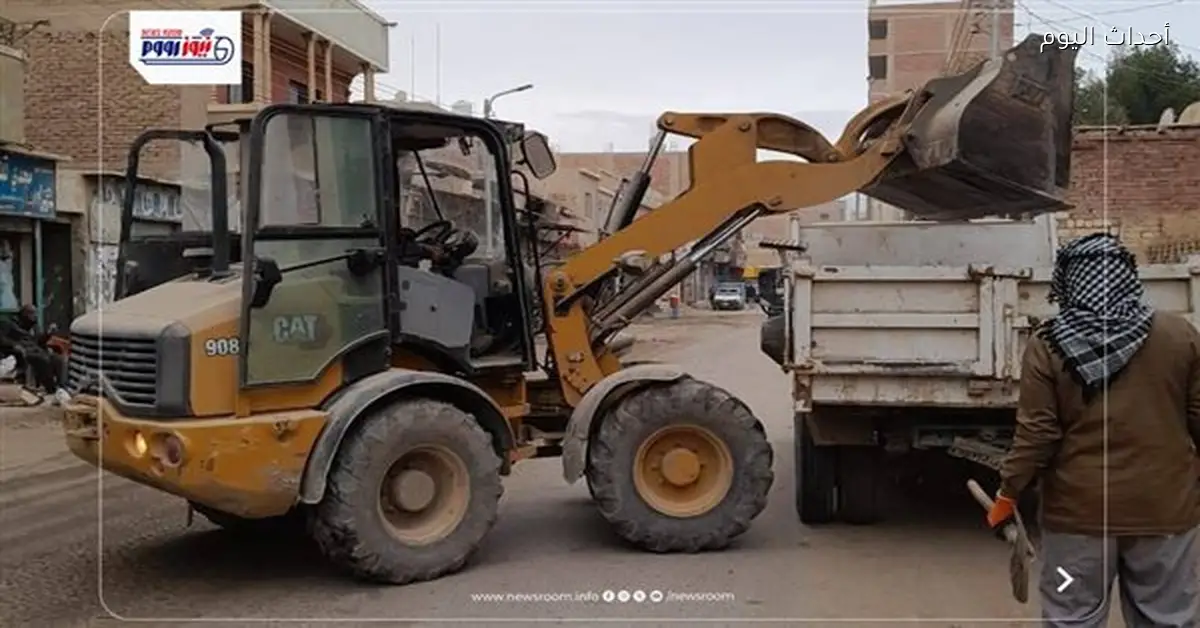 رفع 80 طن مخلفات في حملات نظافة مركز حافظ قنا