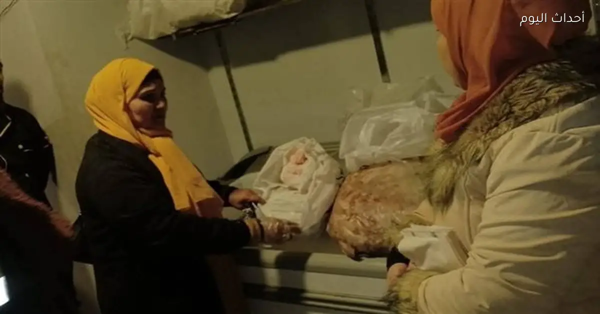 ضبط لحوم فاسدة وسلع مجهولة في مطعمين ببنها