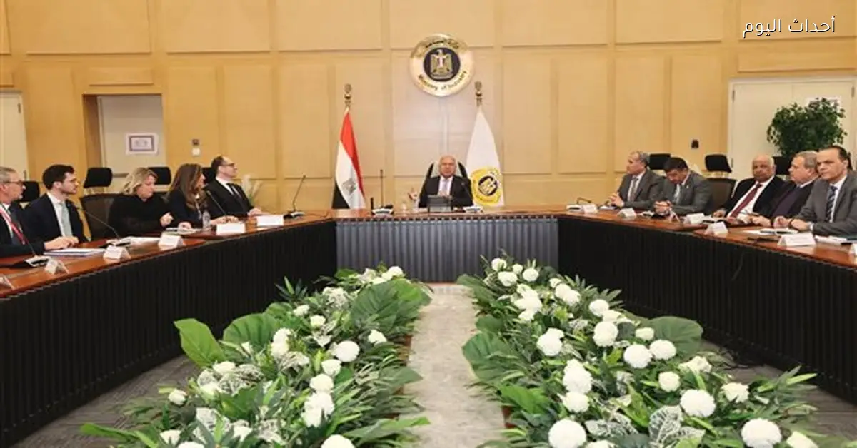 كامل الوزير وجورج بوستينجر يبحثان سبل التعاون في التوطين