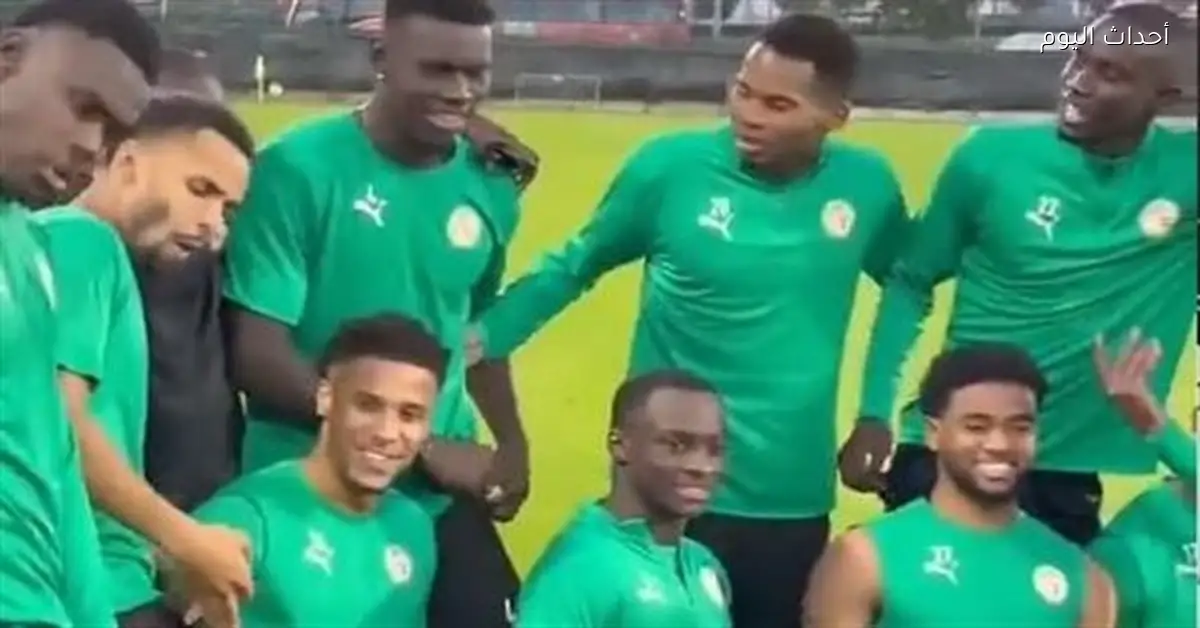 لقطة مثيرة من لاعبي السنغال قبل مباراة مصر| فيديو