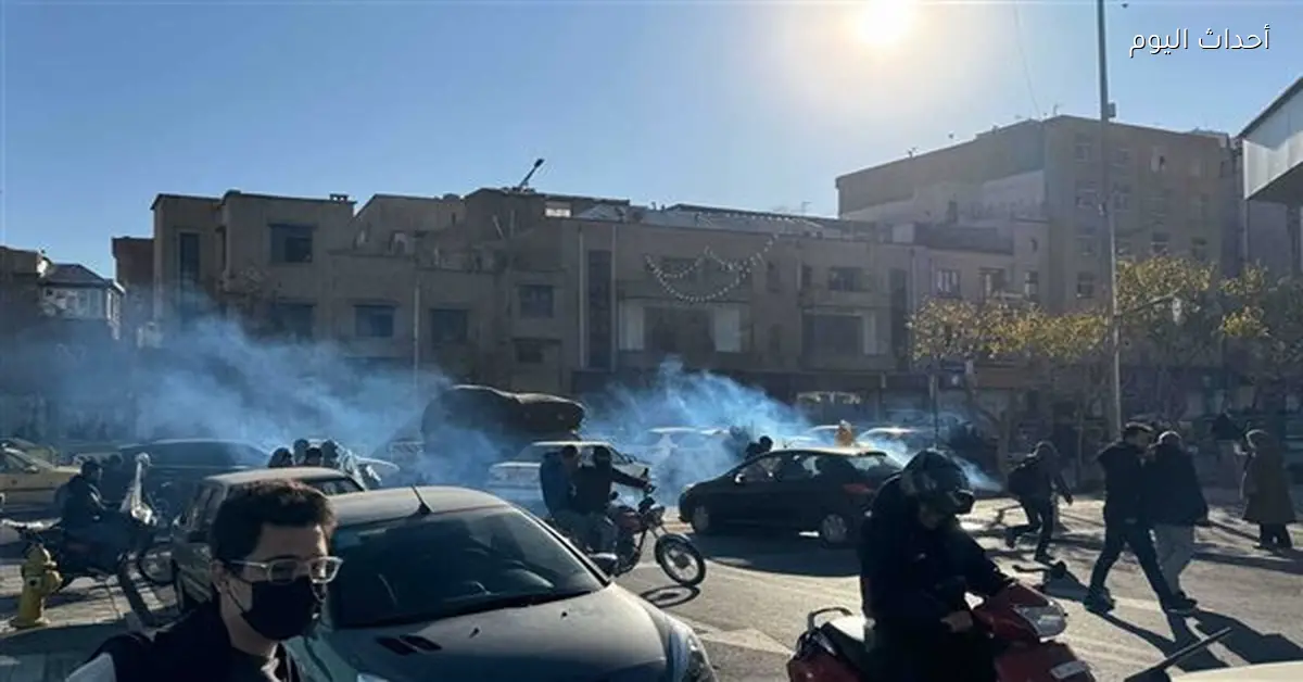 متظاهرات إيرانيات يرقصن ويهتفن ضد خامنئي