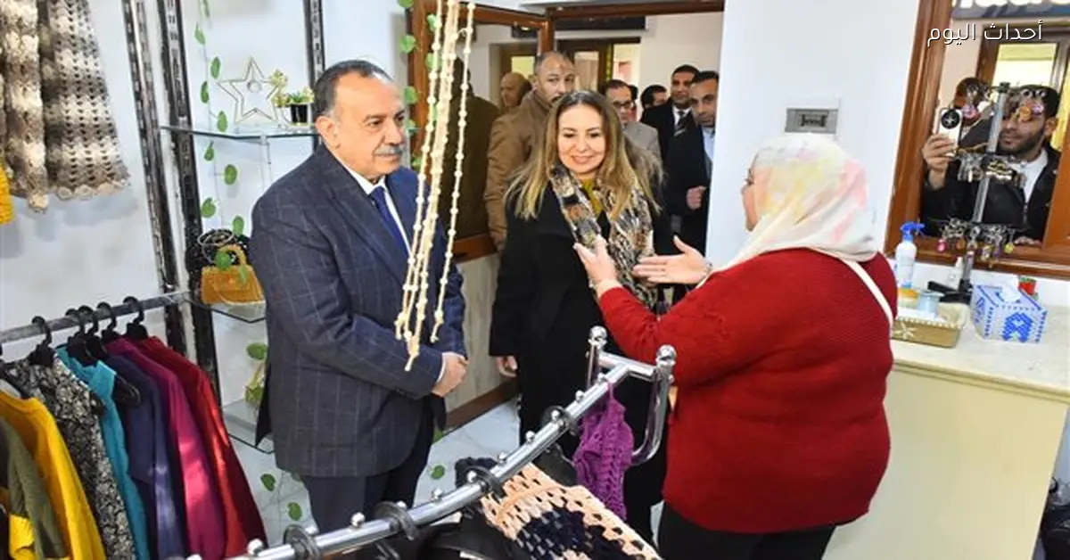 محافظ أسيوط ونائب وزير الاتصالات يزوران بازار “كيان” للأسر المنتجة
