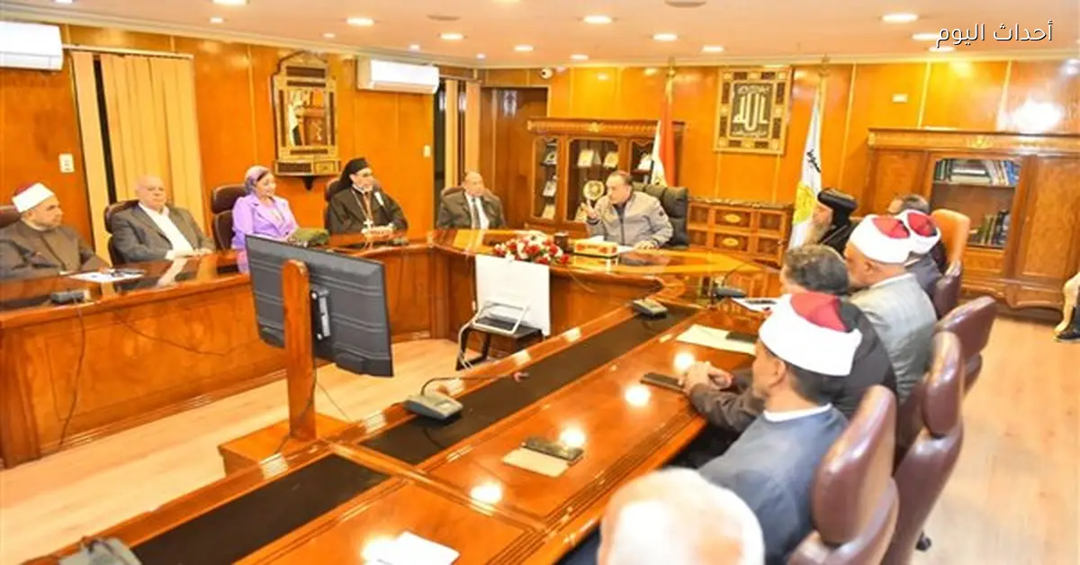 محافظ أسيوط يبحث مبادرات دعم التنمية مع بيت العائلة المصرية