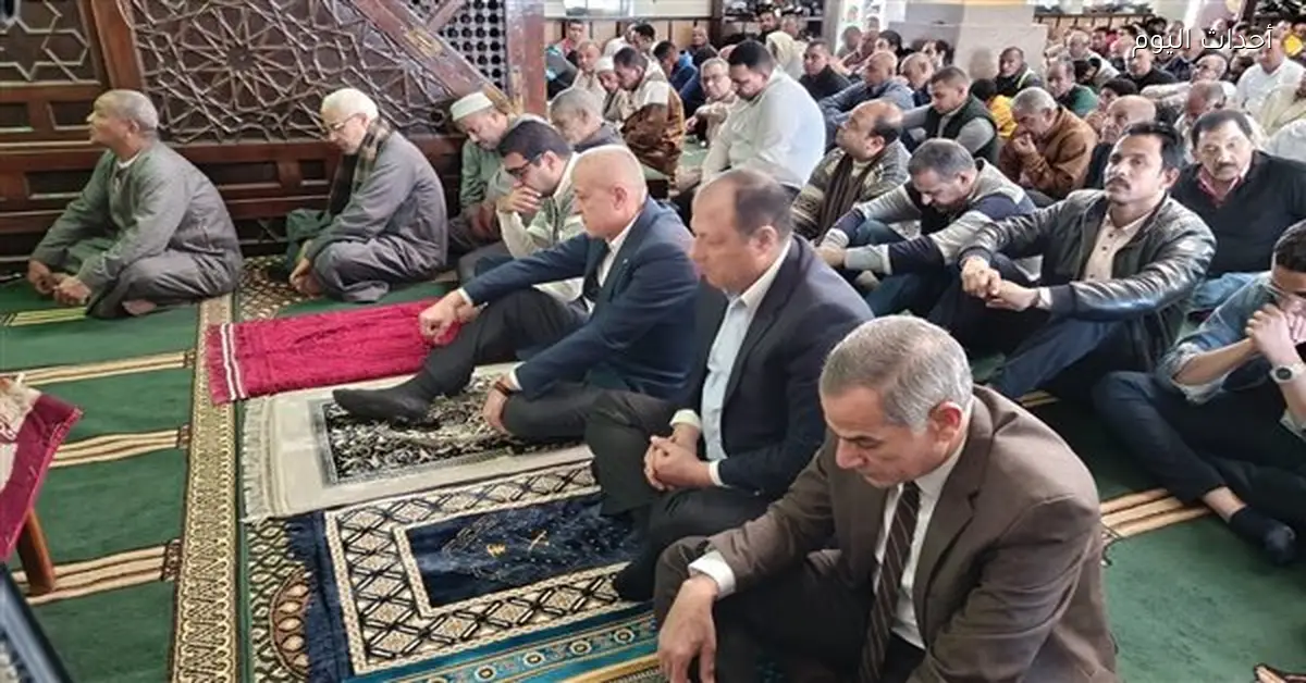محافظ الأقصر يشارك في صلاة الجمعة بمسجد سيدي أحمد النجم