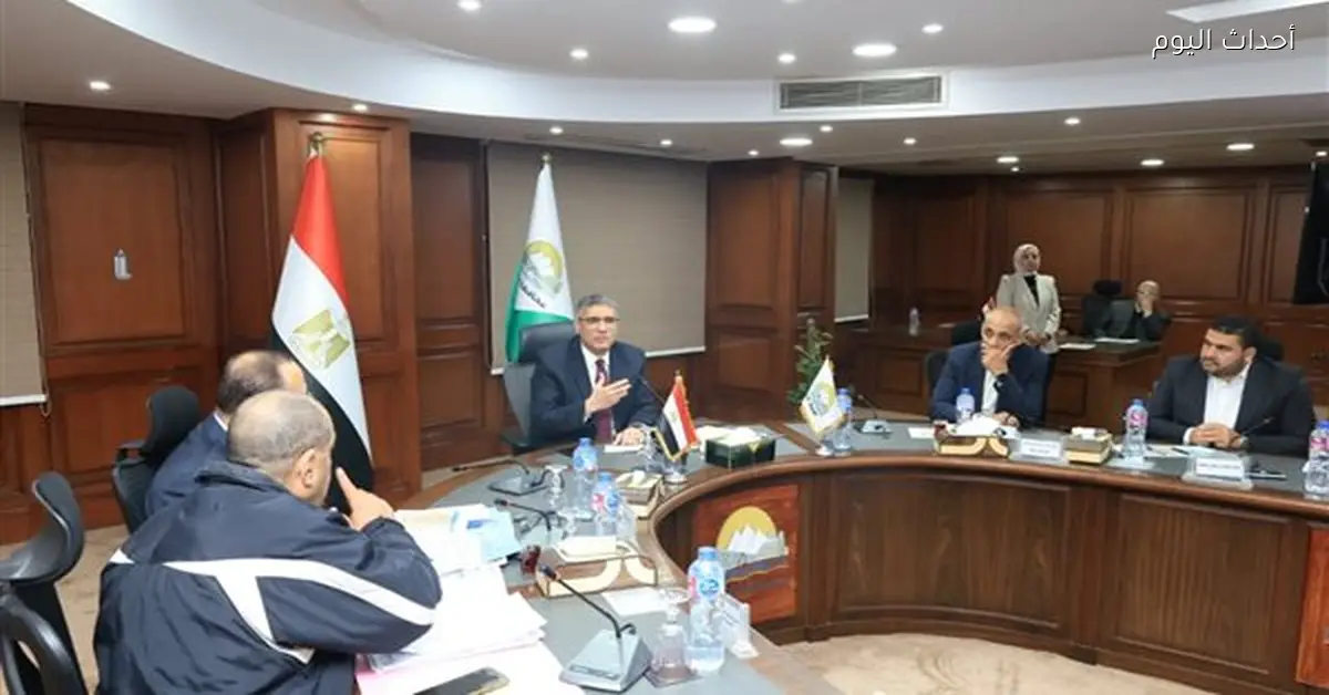 محافظ الجيزة يناقش دعم البنية التحتية في أبو رواش