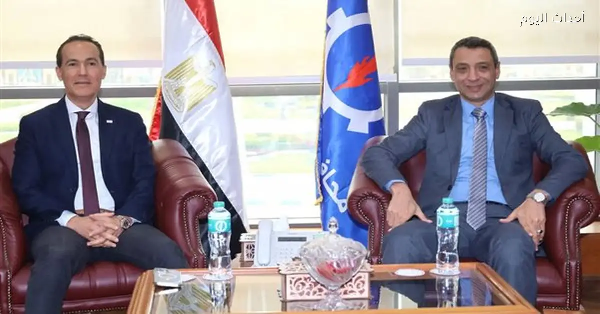 محافظ السويس يلتقي رئيس جهاز تنمية التجارة لبحث توصيل المرافق