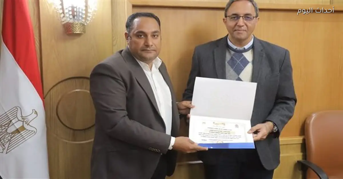 محافظ قنا يثمن جهود المستشار الإعلامي أحمد الأفيوني