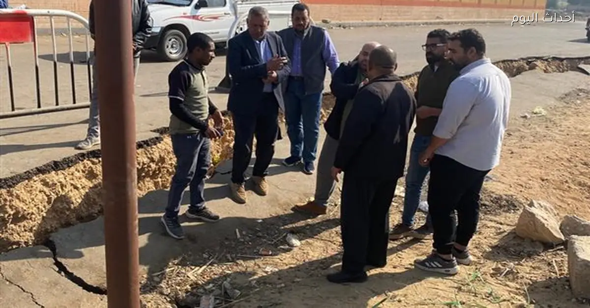 محافظ قنا يوجه بإصلاح هبوط طريق مجمع المواقف بأبوتشت