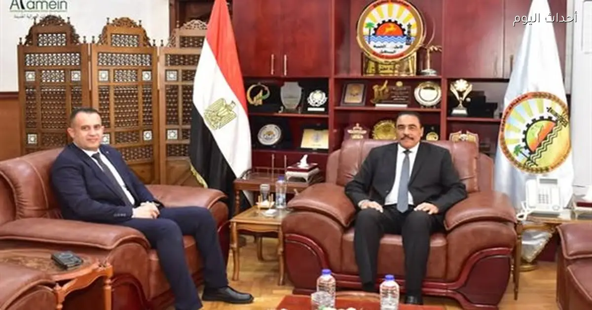 محافظ مطروح يناقش تطوير منطقة زهرة العلمين مع رئيس الجهاز