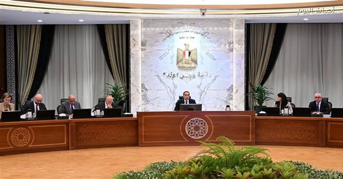 مدبولي يراقب مشروع الهيدروجين الأخضر في قناة السويس