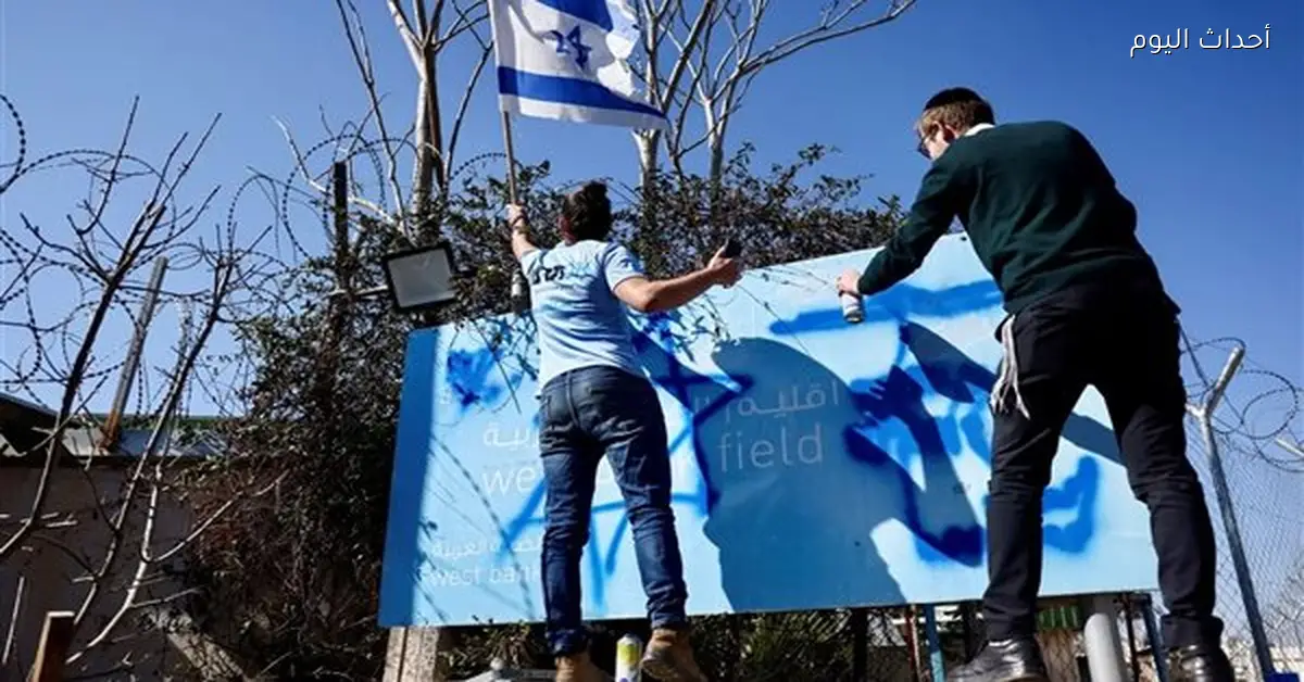 مستوطنون يهاجمون مقبرة إسلامية في القدس ويكسرون شواهد القبور